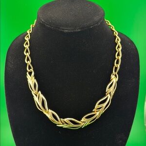 Vintage Signed Trifari Gold Tone Leaf Chain Necklace